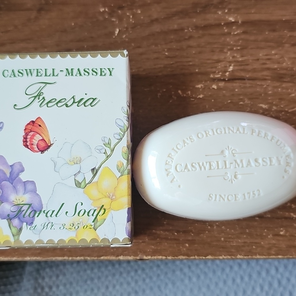 NIB Caswell-Massey Freesia Floral Soap 3.25 oz Sealed